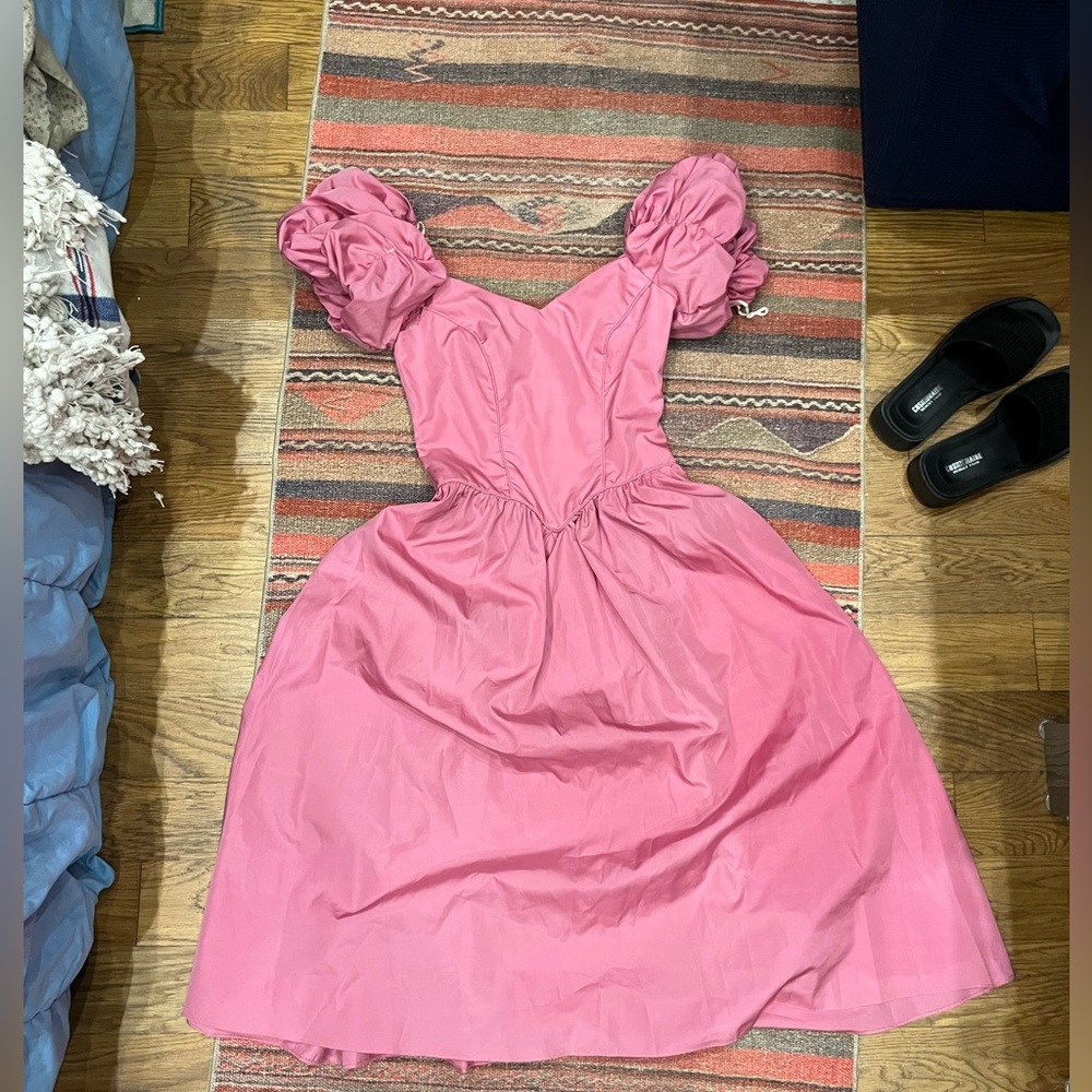 vintage 80s style pink barbie dress, puffy sleeves, size small 🩷